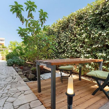 Charming Seafront Apartment With Garden And Patio Fertilia Exterior photo
