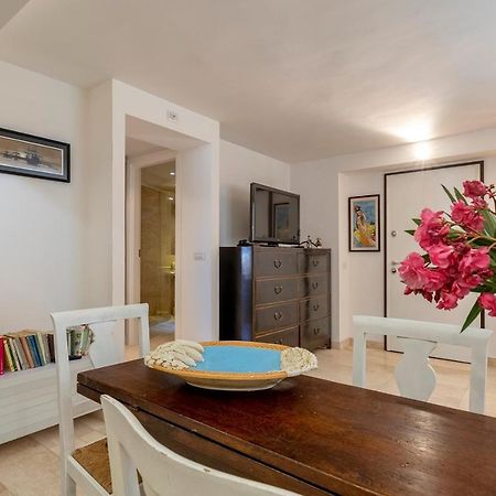Charming Seafront Apartment With Garden And Patio Fertilia Exterior photo