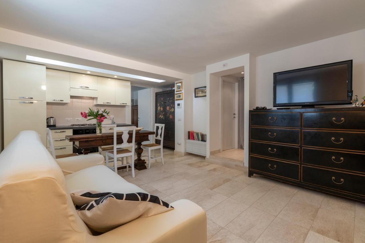 Charming Seafront Apartment With Garden And Patio Fertilia Exterior photo