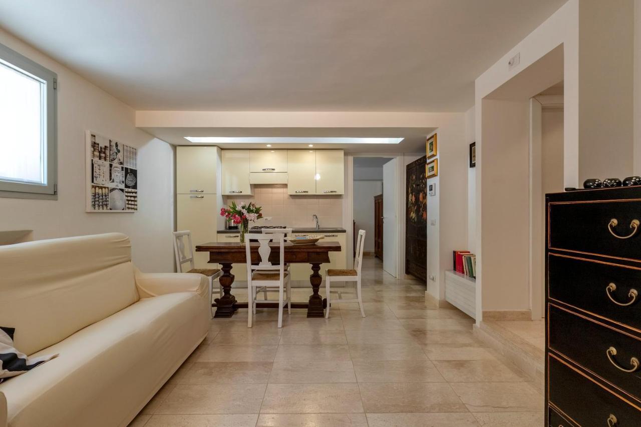 Charming Seafront Apartment With Garden And Patio Fertilia Exterior photo